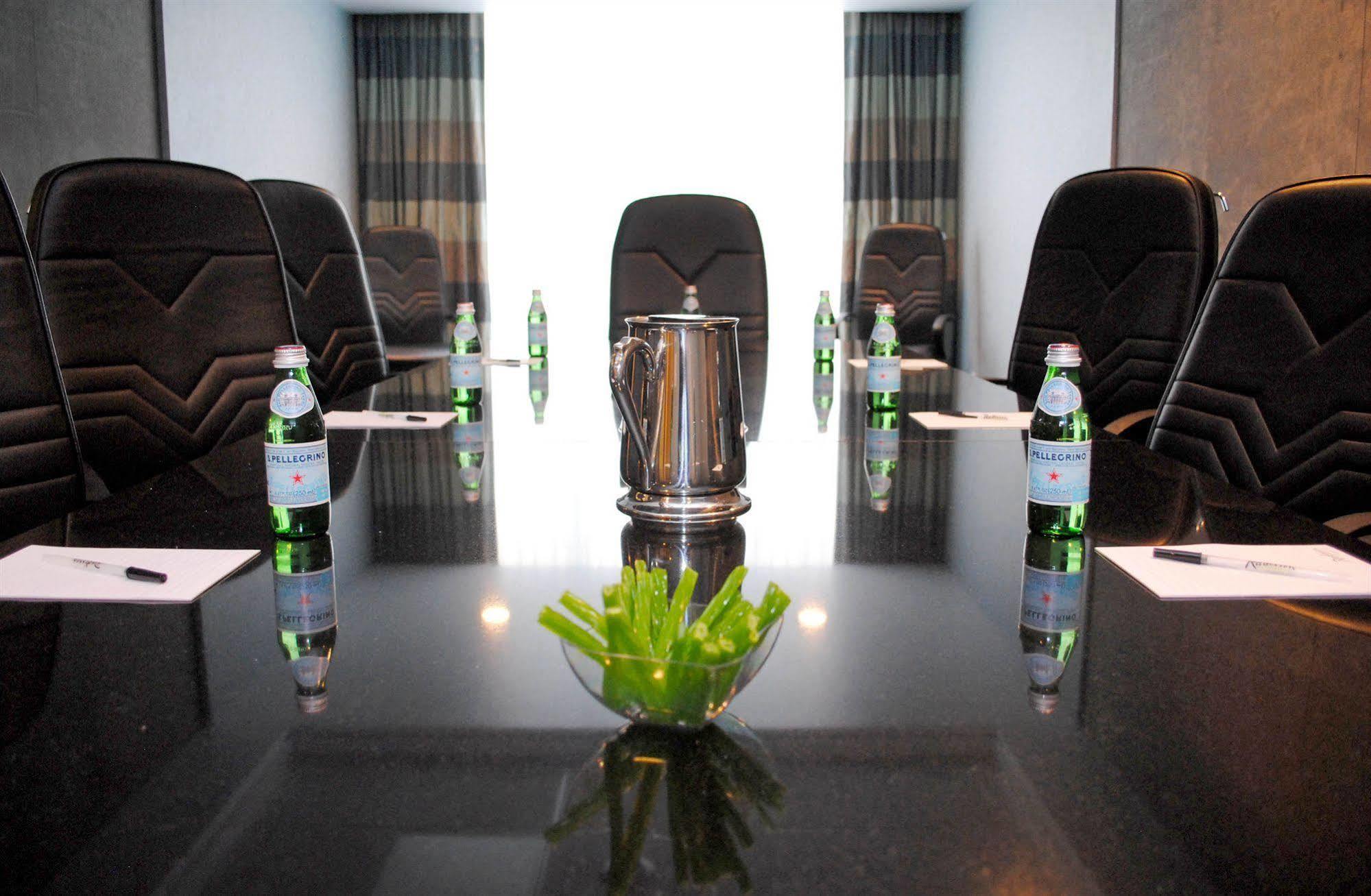 Doubletree By Hilton Chatsworth Los Angeles Esterno foto